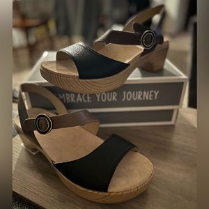 Dansko size 38 shoes